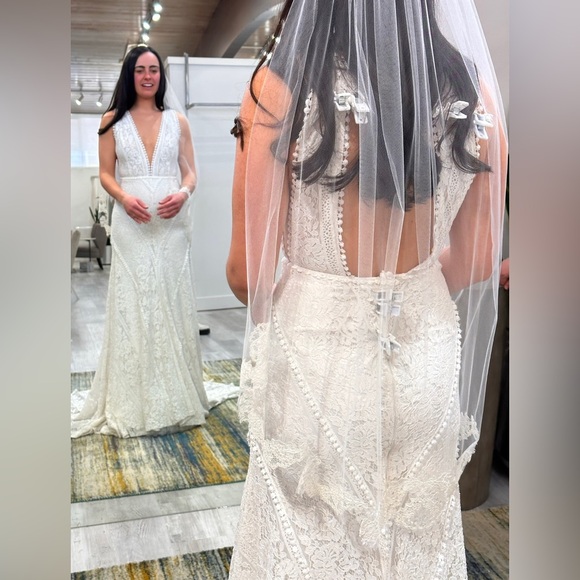 Rish Bridal Rio Wedding Dress - size 8 - Picture 5 of 12